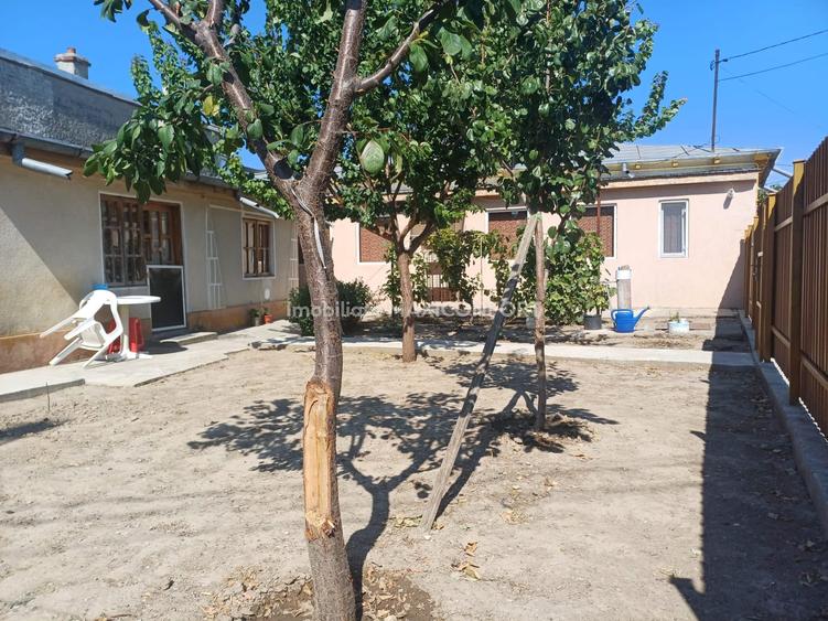 Vanzare casa , zona Chercea - Imobiliare MAXICONFORT - 1