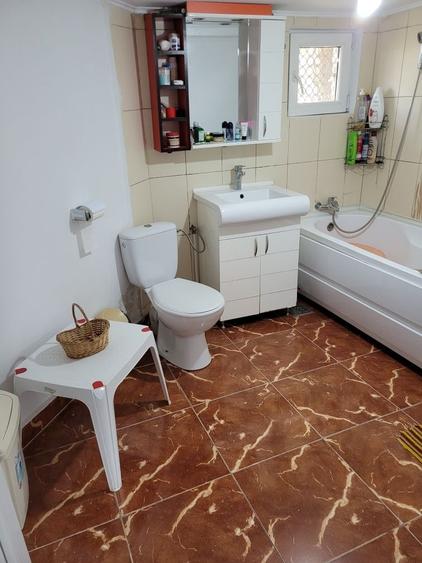 Casă cu 4 camere în Comana