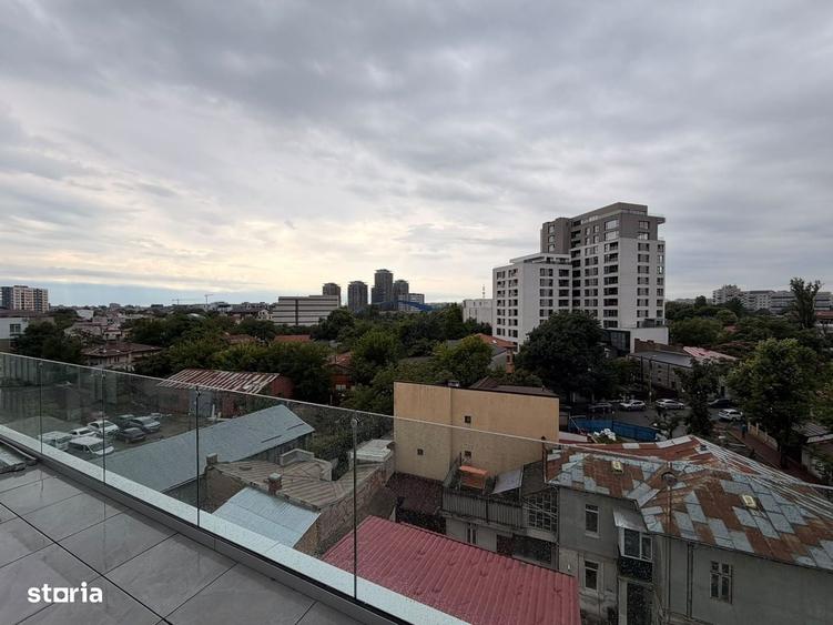 Apartament cu 4 camere în Mihai Bravu