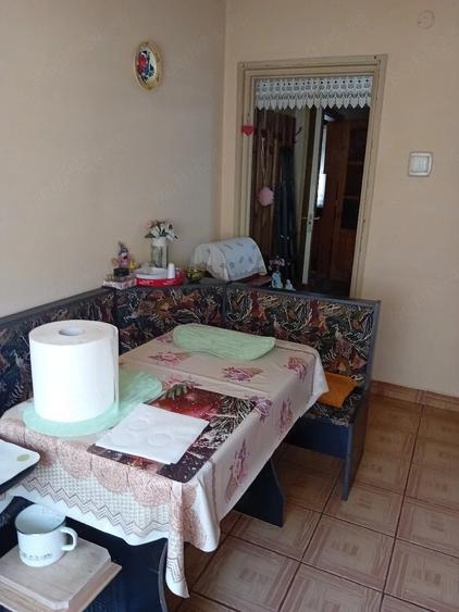Apartament cu 2 camere semidecomandat în Grădiște