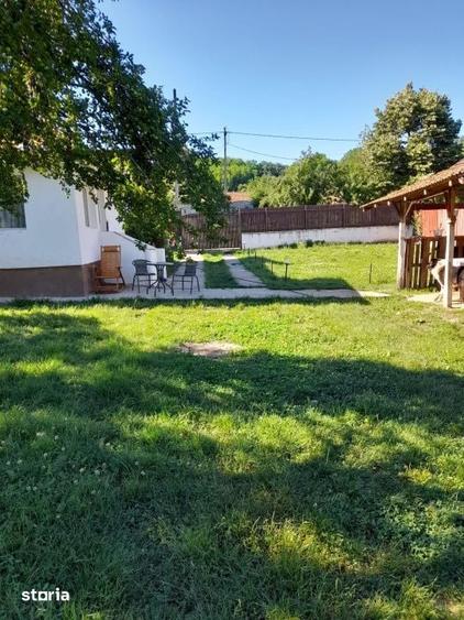 Casă cu 2 camere cu Teren 1800 Mp în Central