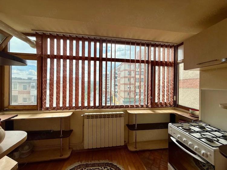 Apartament cu 4 camere decomandat în Nicolae Bălcescu
