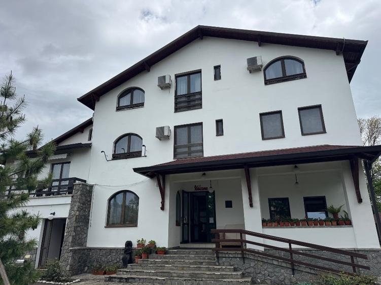 Casă individuală cu 15 camere cu Teren 5000 Mp în Cornu de Jos (Cornu)
