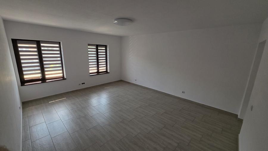 Casă cu 4 camere cu Teren 80 Mp în Central