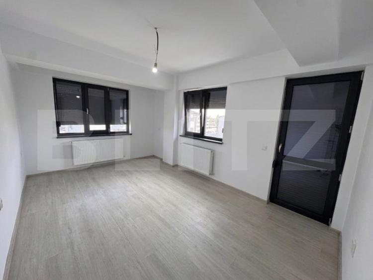 Apartament cu 3 camere decomandat, mobilat în Exterior Est