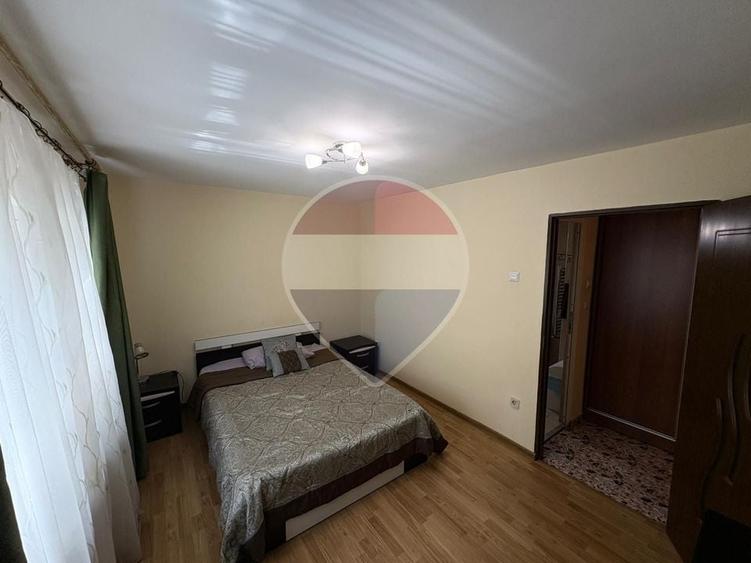Apartament cu 3 camere decomandat, mobilat în Republicii