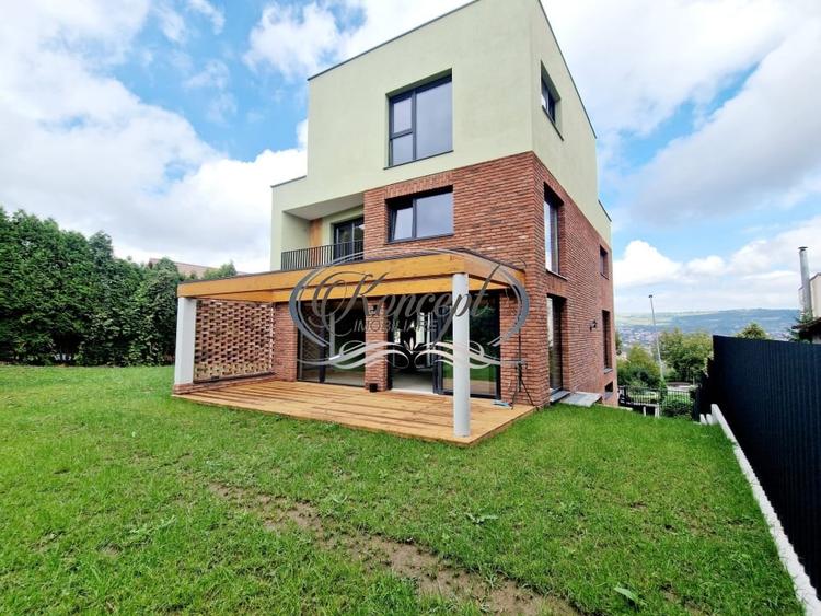 Casă individuală cu 5 camere cu Canalizare în Gruia