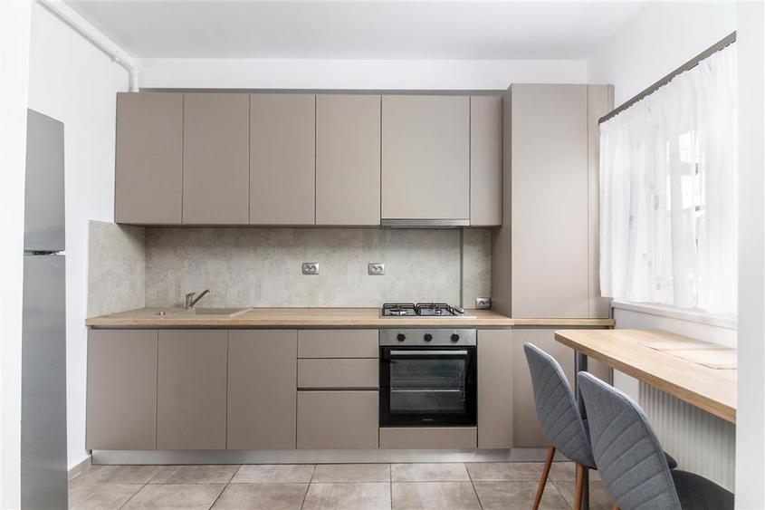 Apartament cu 2 camere semidecomandat, mobilat în Borhanci