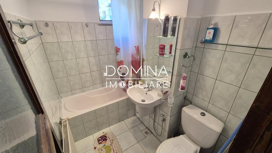 Apartament cu 3 camere semidecomandat, mobilat în Central