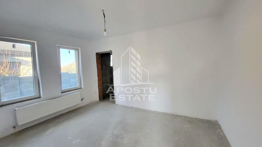Duplex cu 4 camere cu Canalizare în Parța