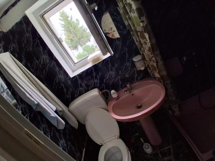 Inchiriez apartament pe strada Trandafirilor nr 2 scara 2 bloc i2 1000 de lei pe luna informatii la nr. De tel. 0770146279 - 9
