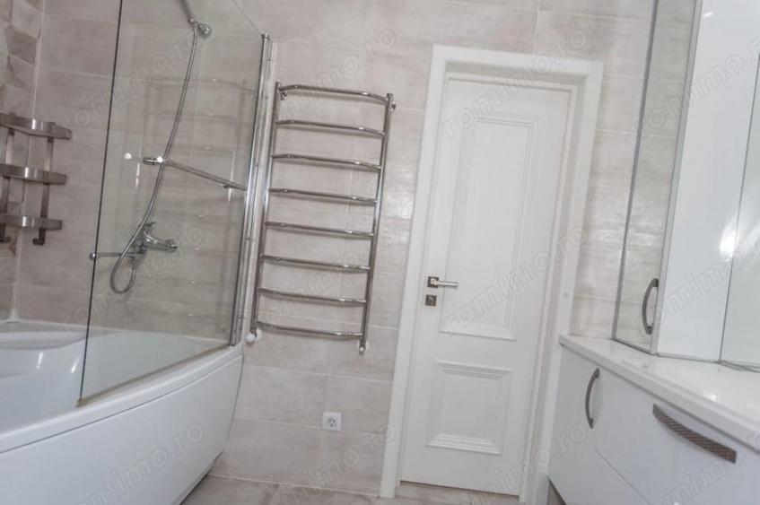 Apartament cu 3 camere decomandat în Tineretului