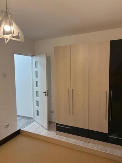 Apartament cu 3 camere semidecomandat, mobilat în Tineretului