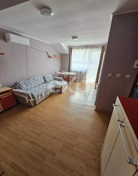 Apartament cu 3 camere semidecomandat, mobilat în Florești