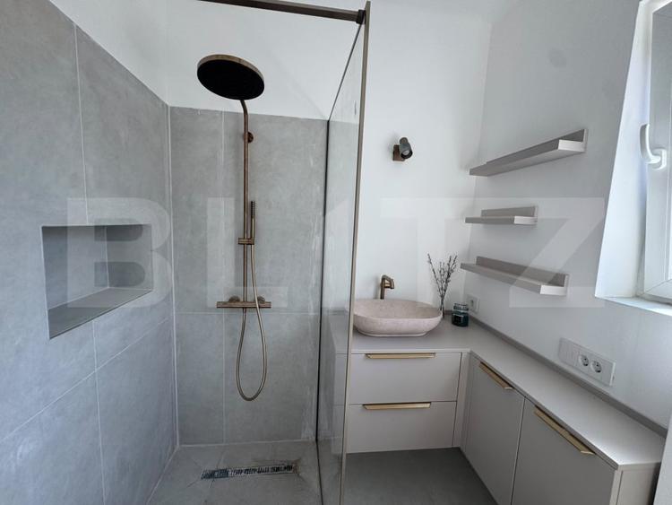 Apartament cu 3 camere semidecomandat în Semicentral