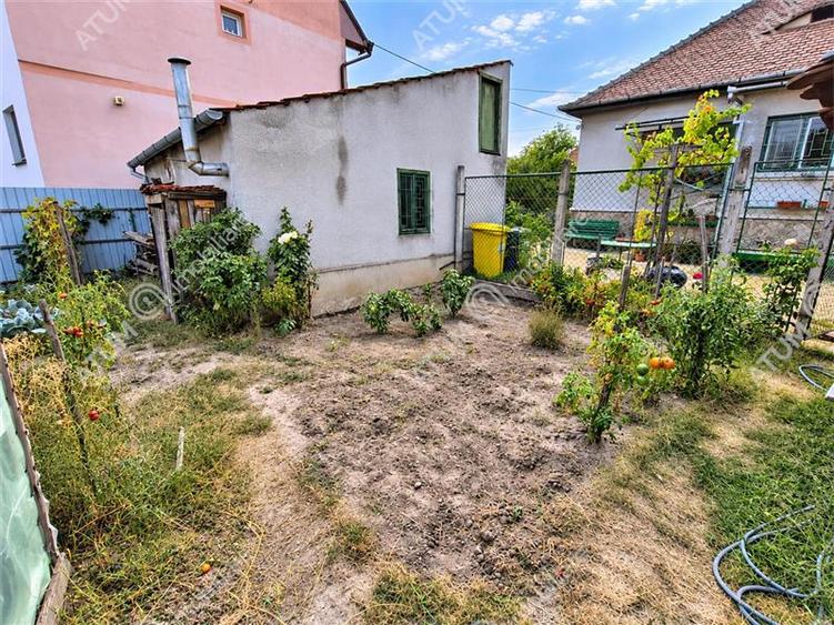 De vanzare casa cu 3 camere pivnita garaj si 508 mp teren in Sibiu - 25