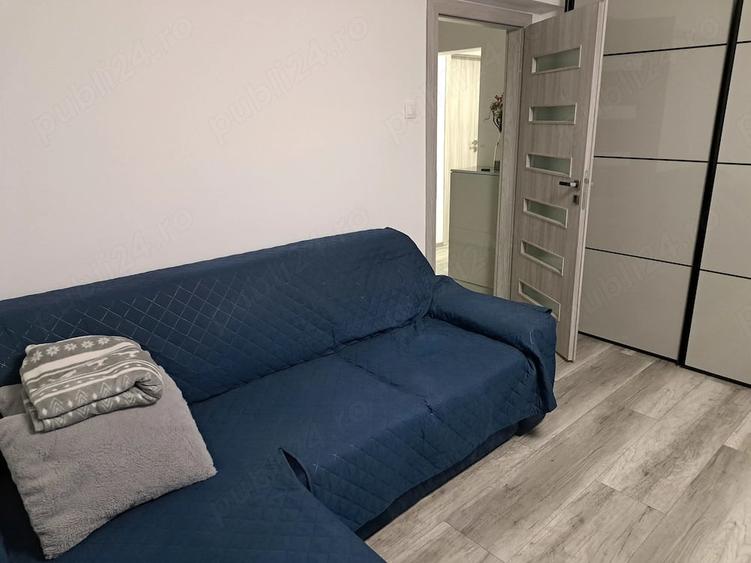 Apartament cu 3 camere decomandat în 1 Decembrie