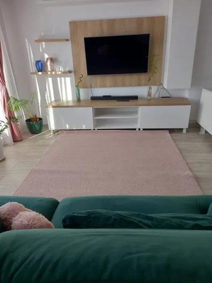 Apartament cu 3 camere decomandat, mobilat în Central
