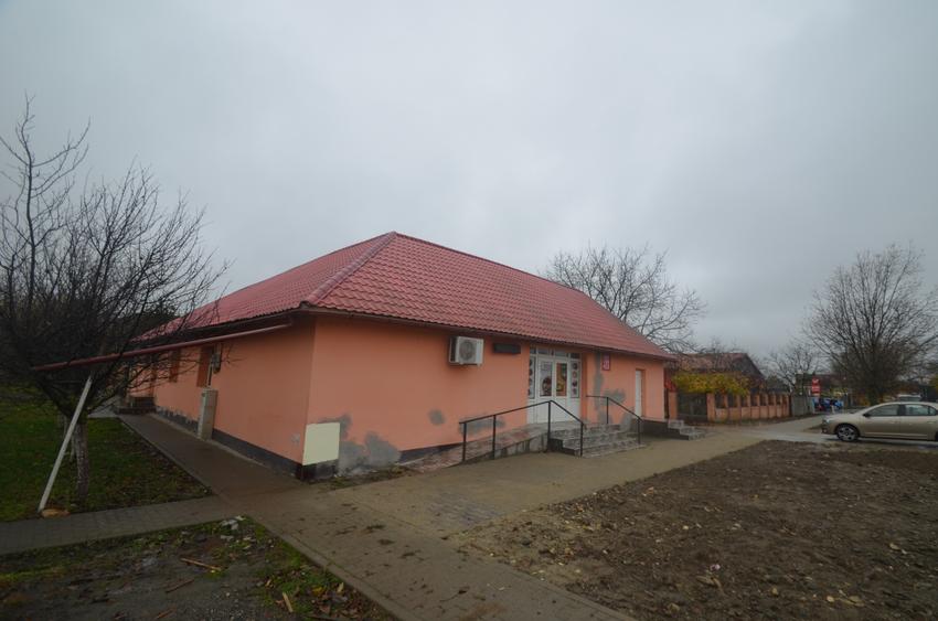 Casă individuală cu 4 camere cu Canalizare în Pădureni (Jebel)