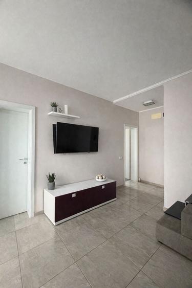 Apartament cu 3 camere decomandat, mobilat în Dumbrăvița