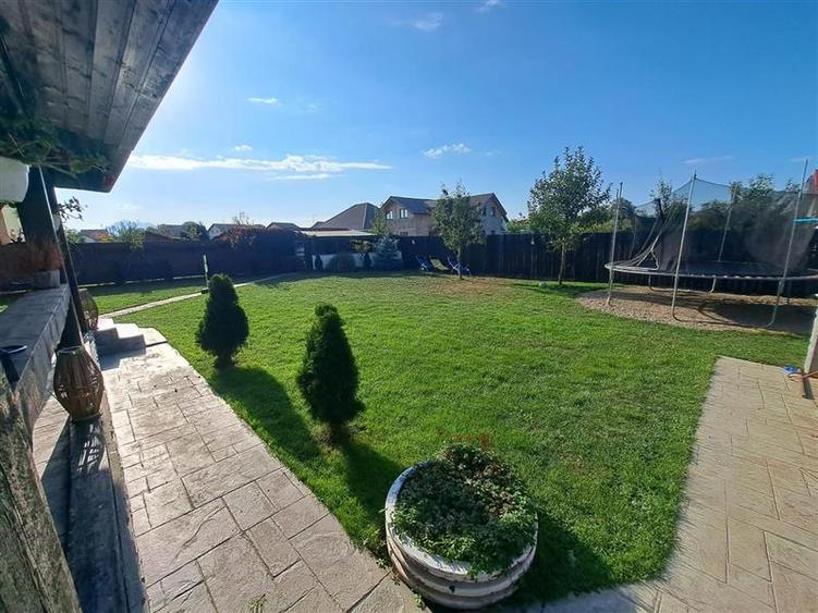Casă individuală cu 6 camere cu Piscina în Tărlungeni
