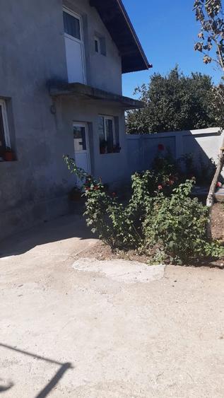 Casă cu 5 camere cu Teren 1000 Mp în Nana
