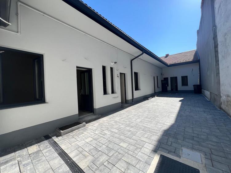 Casă individuală cu 5 camere cu Canalizare în Central