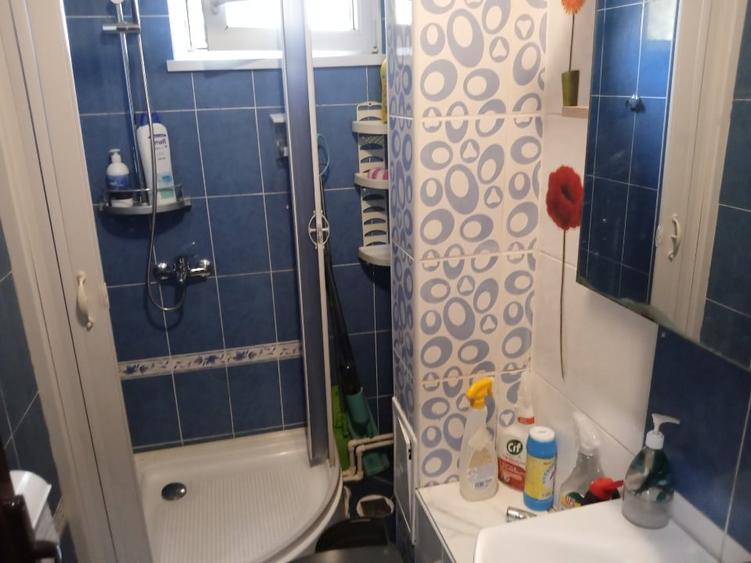 Apartament cu 2 camere semidecomandat, mobilat în Central