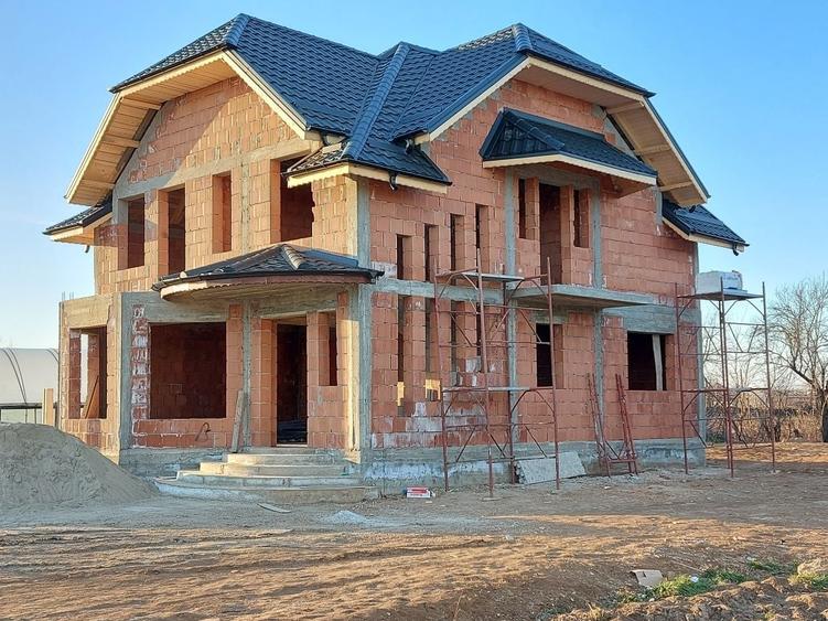 Casă cu 4 camere în Dobreni
