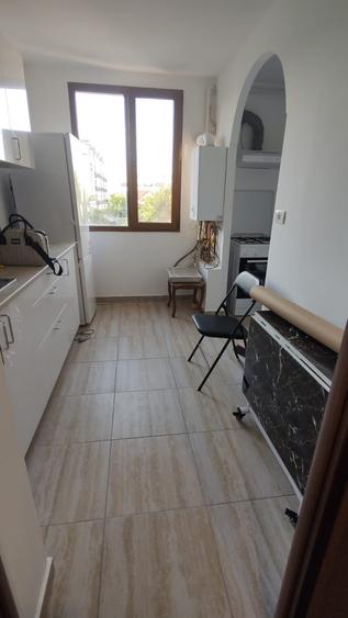 Apartament cu 3 camere decomandat, mobilat în Drumul Taberei