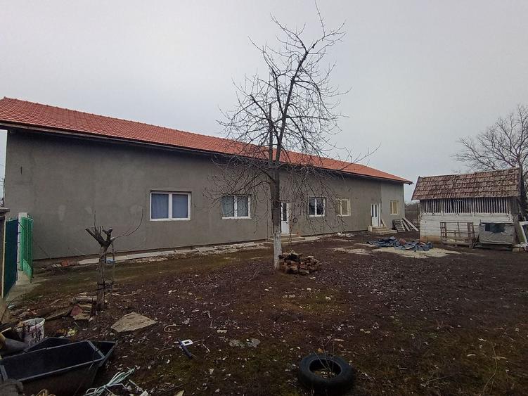 Casă individuală cu 5 camere cu Canalizare în Mailat