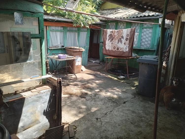 Casă cu 2 camere cu Teren 220 Mp în Central