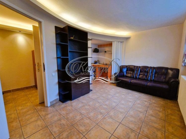 Apartament cu 3 camere semidecomandat, mobilat în Central