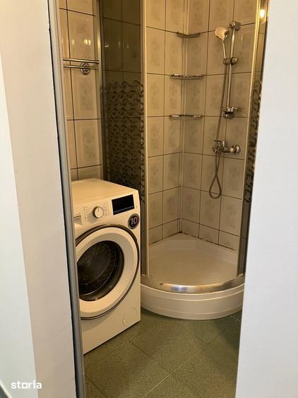 Apartament cu 3 camere semidecomandat în Tei