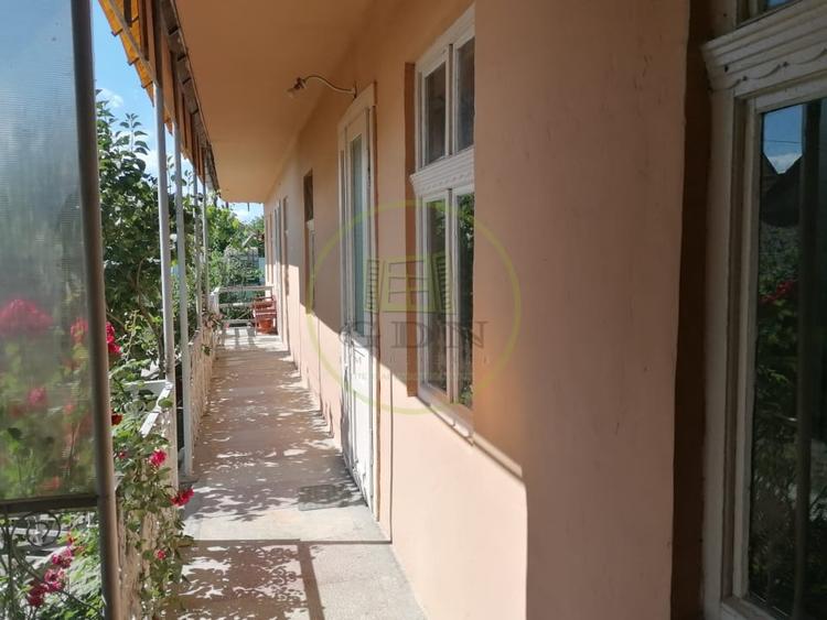 Casă individuală cu 6 camere cu Canalizare în Reghin