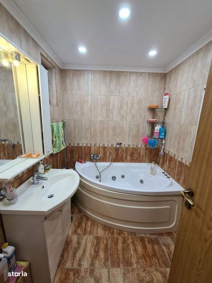 Apartament cu 3 camere decomandat în Nufărul