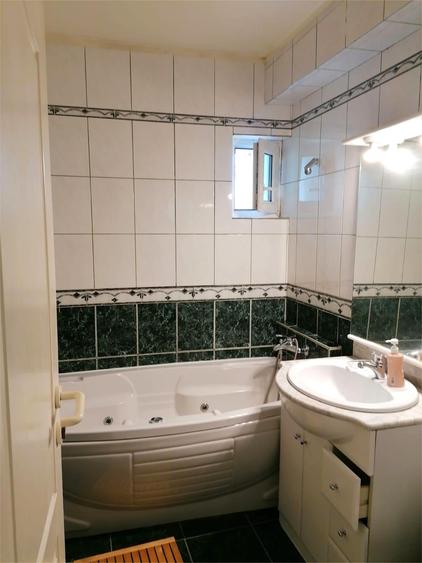 Apartament cu 4 camere decomandat în Centrul Civic