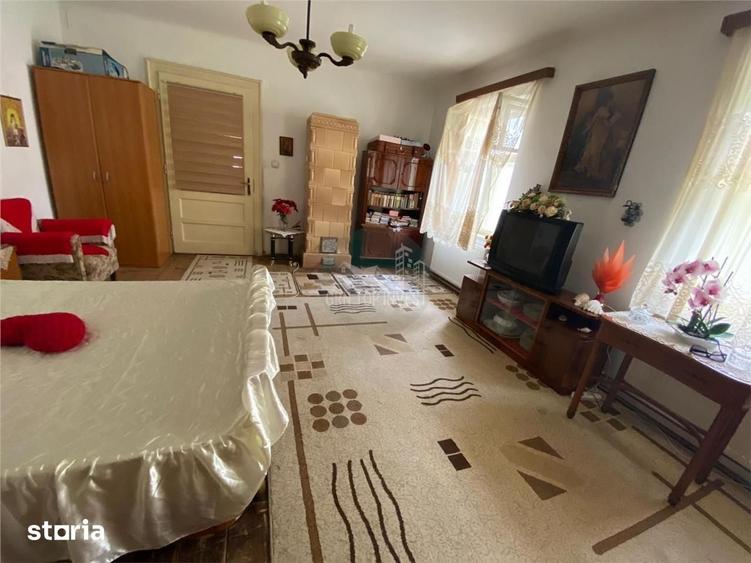 Casă cu 2 camere cu Teren 100 Mp în Central