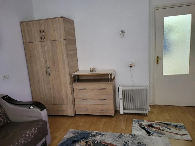 Proprietar, ofer spre inchiriere in Tractorul, garsoniera,et 1, decomandata,5 min Coresi - 1