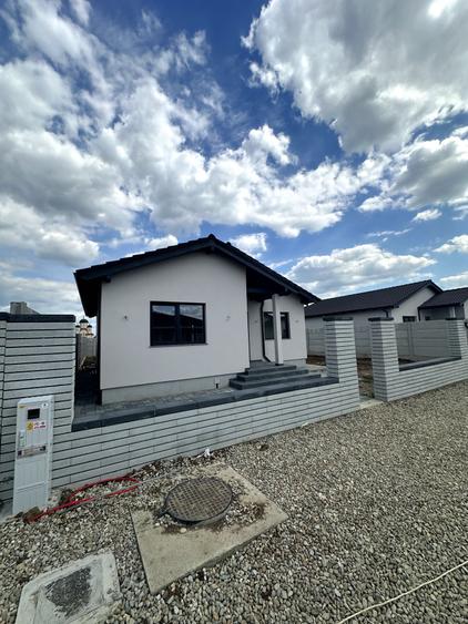 Casă cu 3 camere în Sântandrei