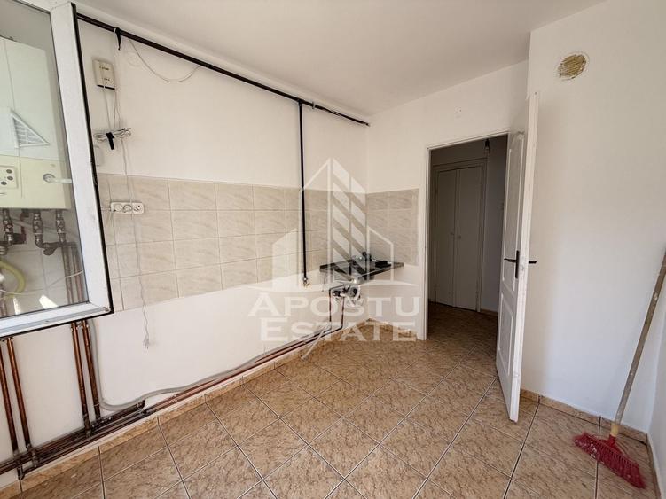 Apartament cu 3 camere semidecomandat în Take Ionescu