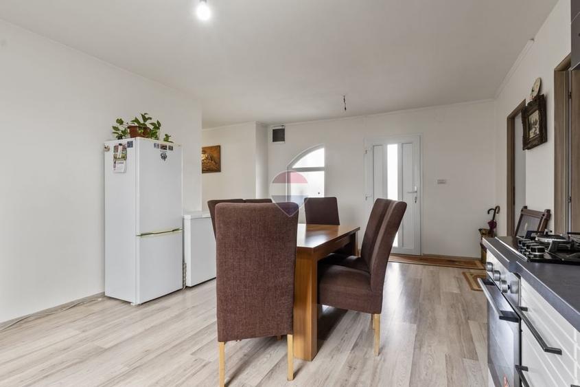 Casă individuală cu 3 camere cu Teren 491 Mp în Vladimirescu