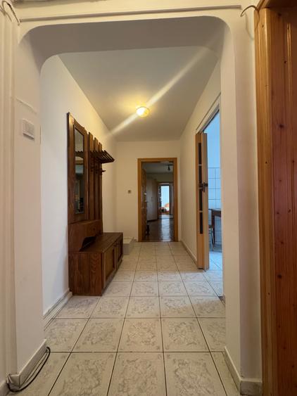 Apartament cu 3 camere semidecomandat în Central