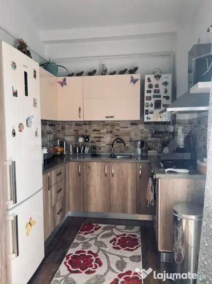 Apartament cu 2 camere semidecomandat în Valea Adâncă