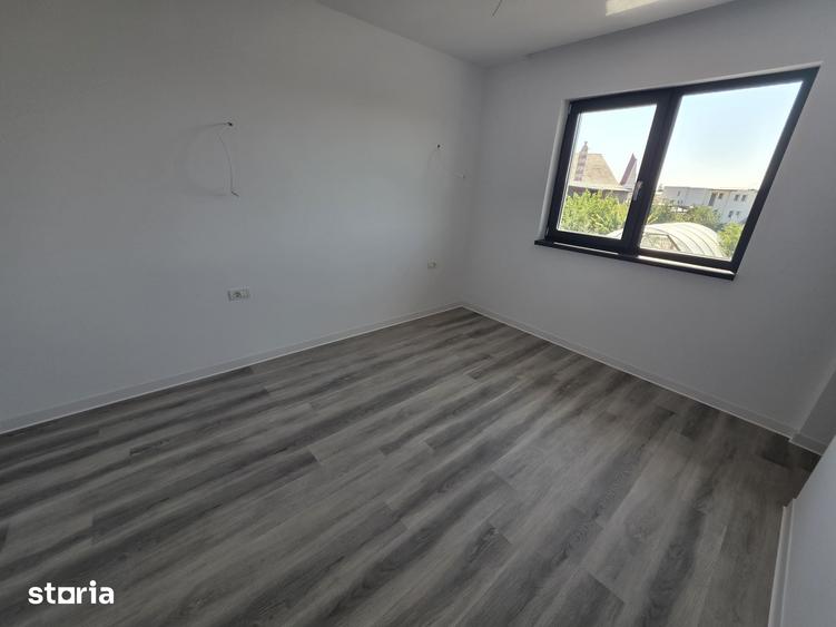 Casă cu 5 camere cu Teren 350 Mp în Becicherecu Mic