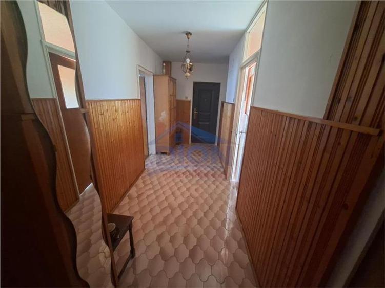 Apartament 3 camere, decomandat, Piata Sfanta Vineri - 12