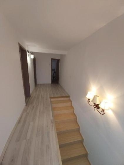 Casă individuală cu 5 camere cu Canalizare în Șoimuș