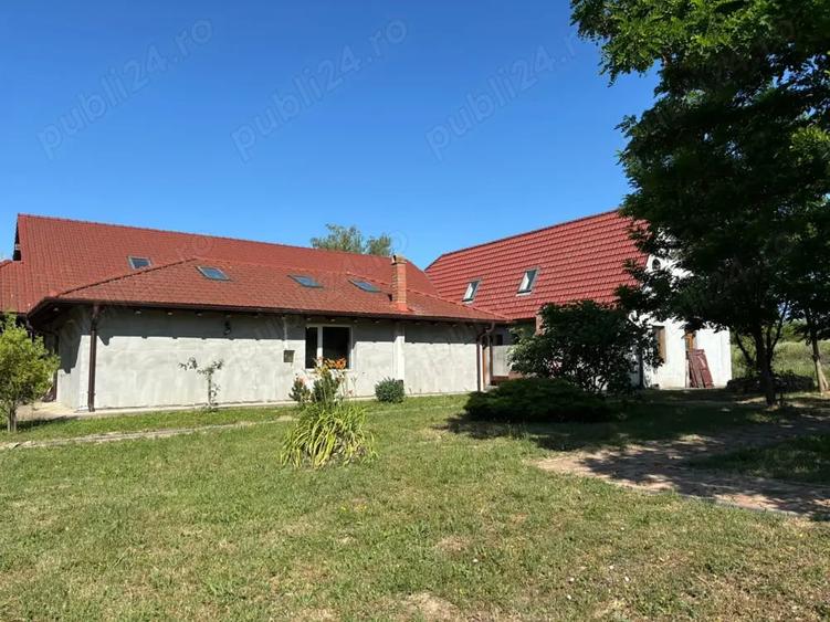 Casă cu 6 camere cu Teren 16351 Mp în Viile Satu Mare