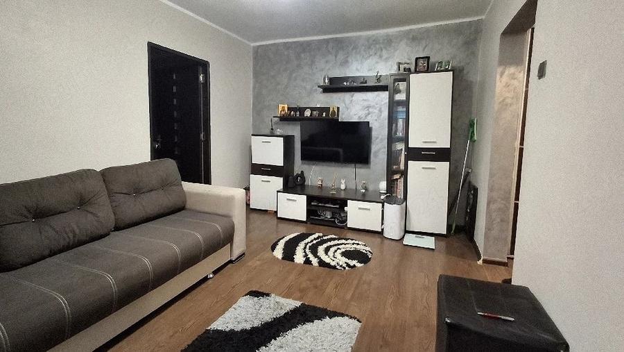 Apartament cu 2 camere semidecomandat în Micro 19