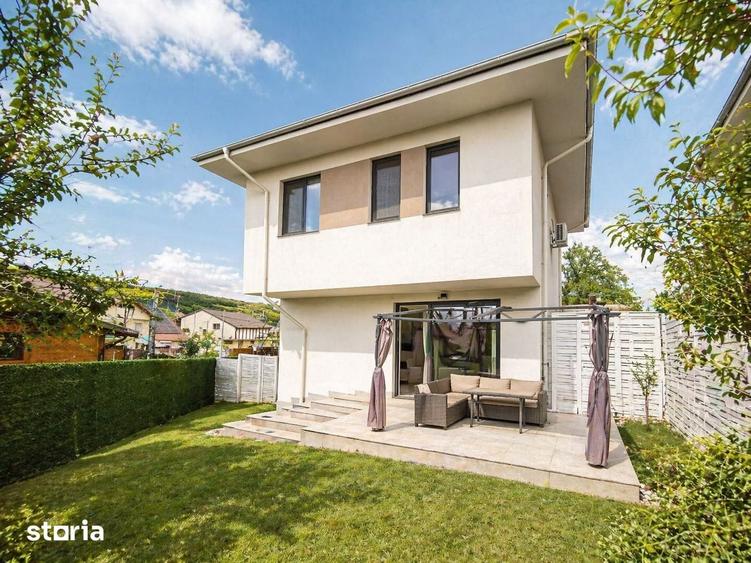 Casă cu 4 camere cu Teren 330 Mp în Podu Roș